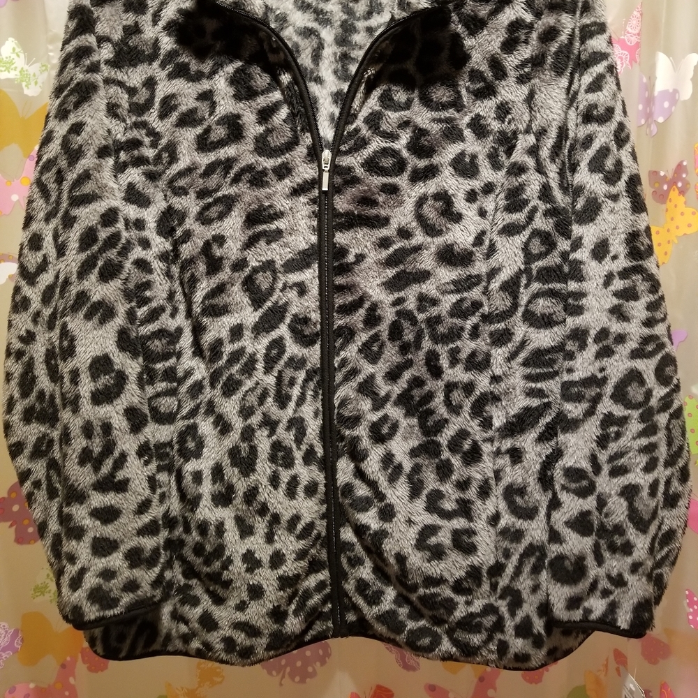 SZ 2X 3X LEOPARD FLEECE NWT - Picture 2 of 5
